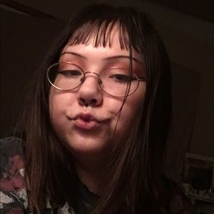 Meet your Posher, Holly